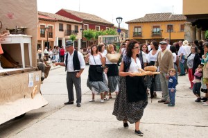 DISTRIBUYENDO EL PAN